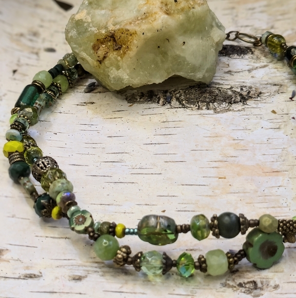 Nature's Green  Flowers Wrapped Like A Wreath Necklace In Gold Plated Or Brass - Picture 8 of 9